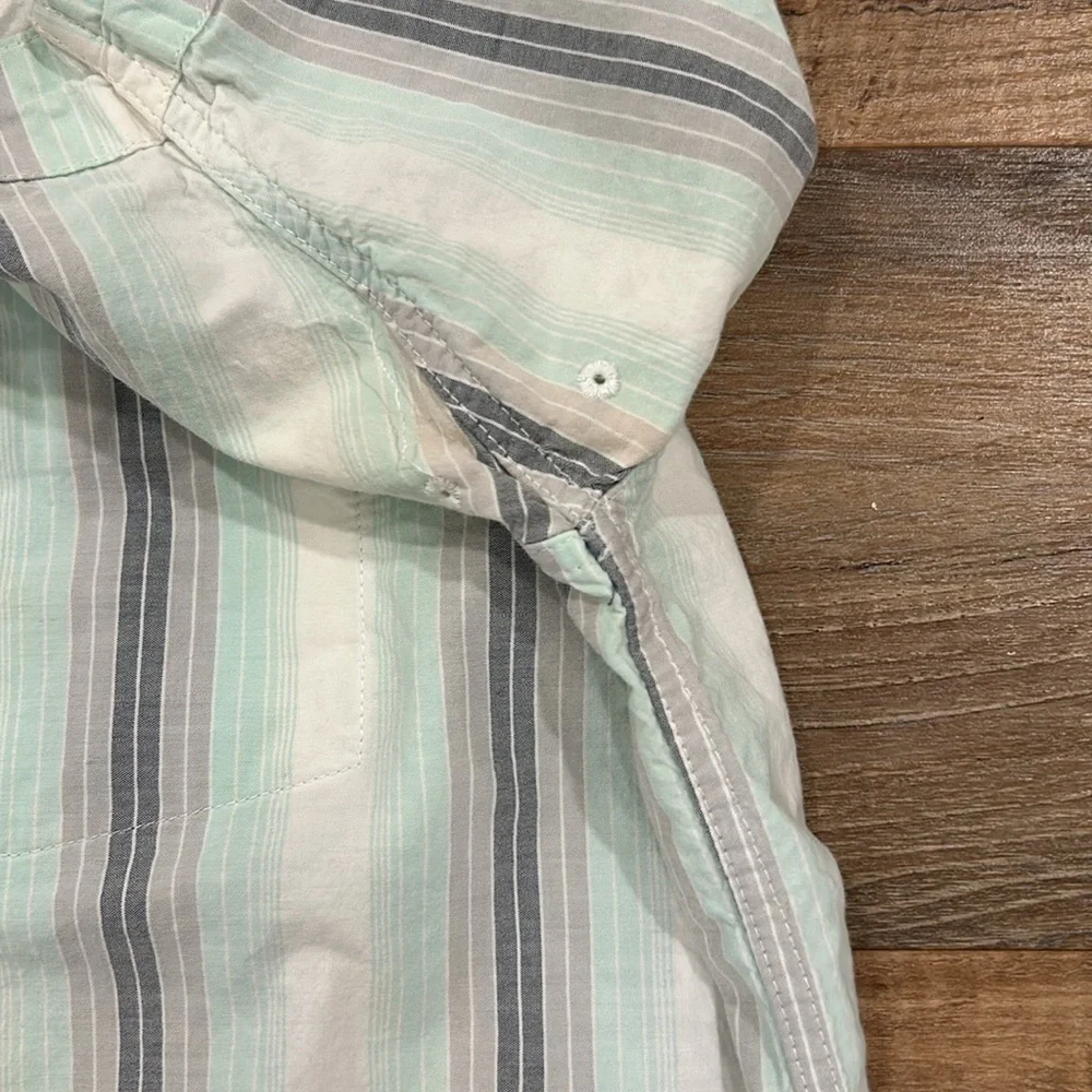The North Face Mens Short Sleeve Button Up Shirt Striped green/gray w/pocket